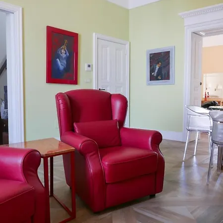 Dimora121 Apartman *